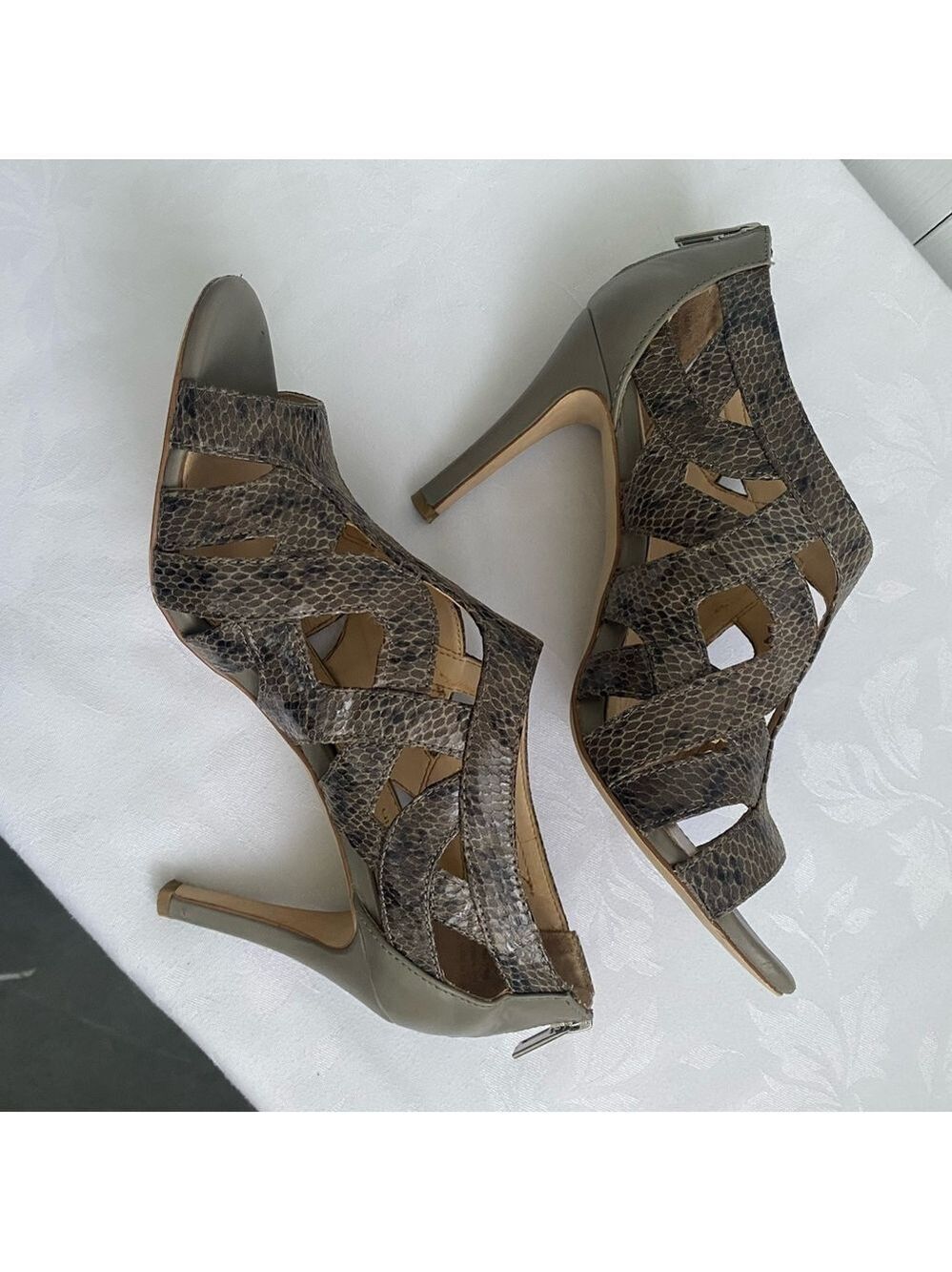 Calvin Klein Peep Toe High Heeled Kiani Lux Snake Sandals Size 7.5 - Picture 9 of 10